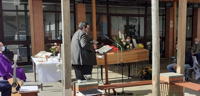 Franco Mariani saluta la sorella Elena