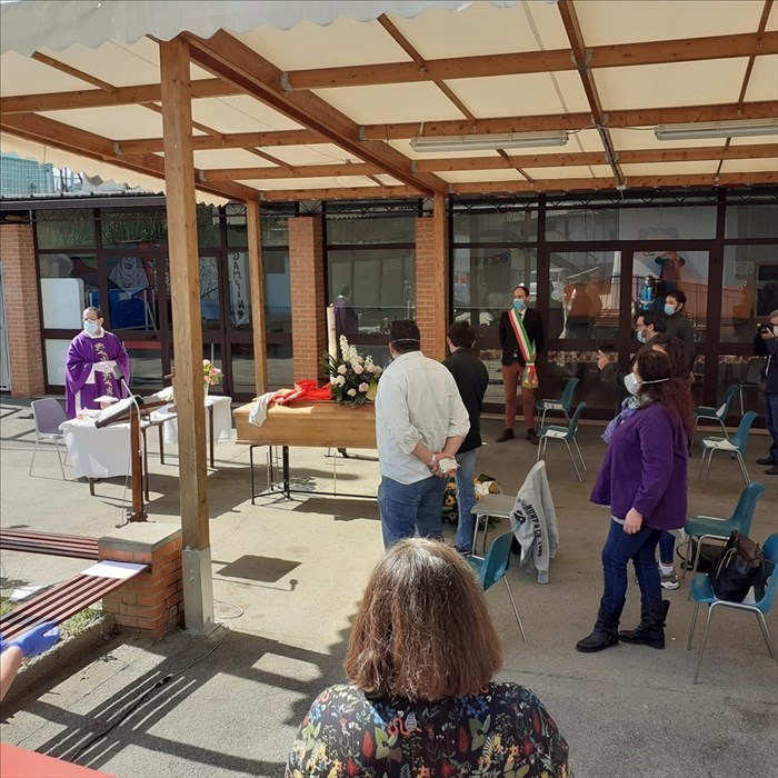 Il funerale di Elena Mariani