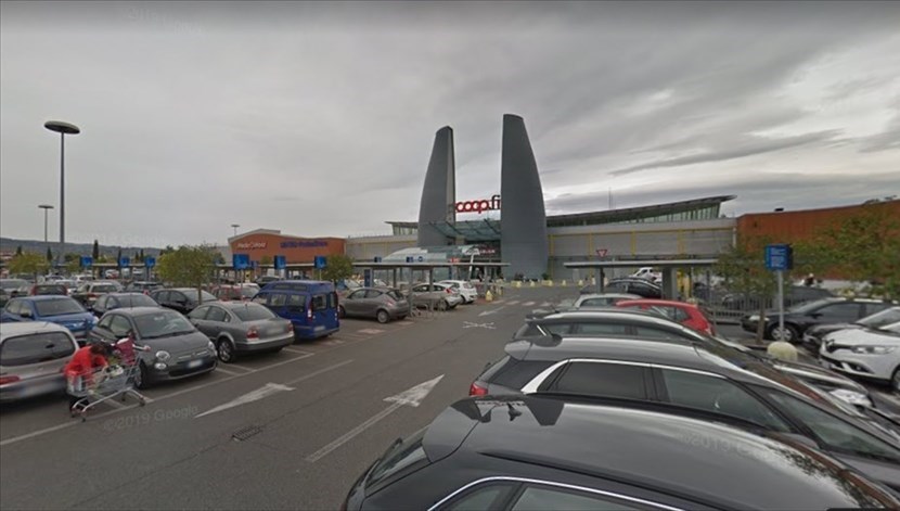 Il parcheggio della Coop di Ponte a Greve