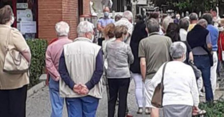 Code e caos in via Pascoli