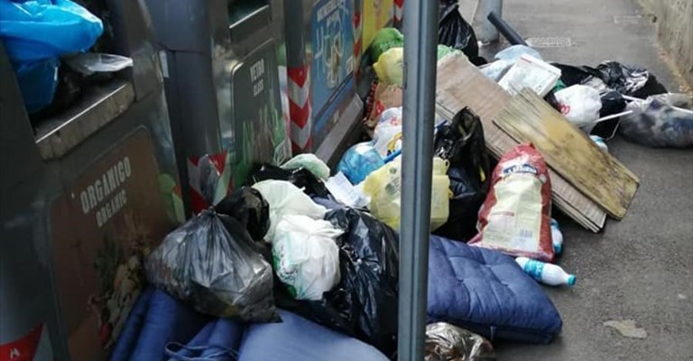 I cassonetti di via Maragliano