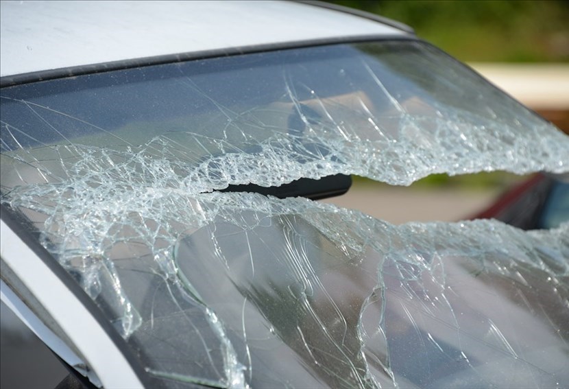 Auto con vetro rotto