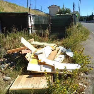 Discarica a cielo aperto fra Novoli e Firenze Nova