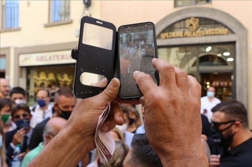 Meloni a Firenze: "La Toscana è contendibile, la libereremo dal guinzaglio della sinistra"
