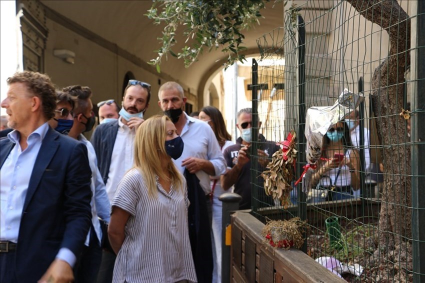 Meloni a Firenze: "La Toscana è contendibile, la libereremo dal guinzaglio della sinistra"