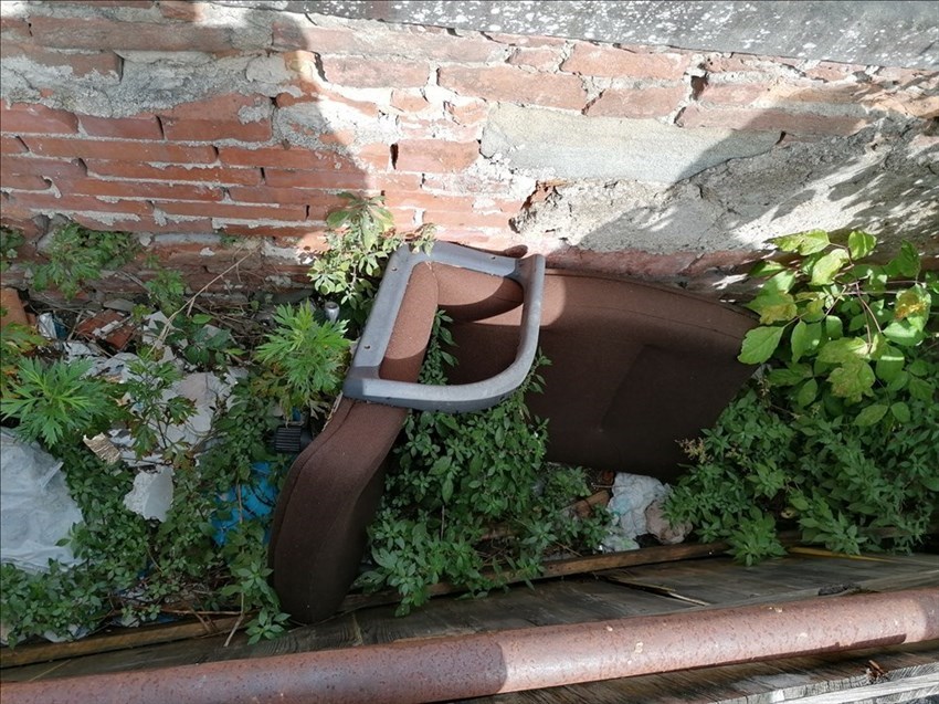 Addirittura un sedile abbandonato al Barco