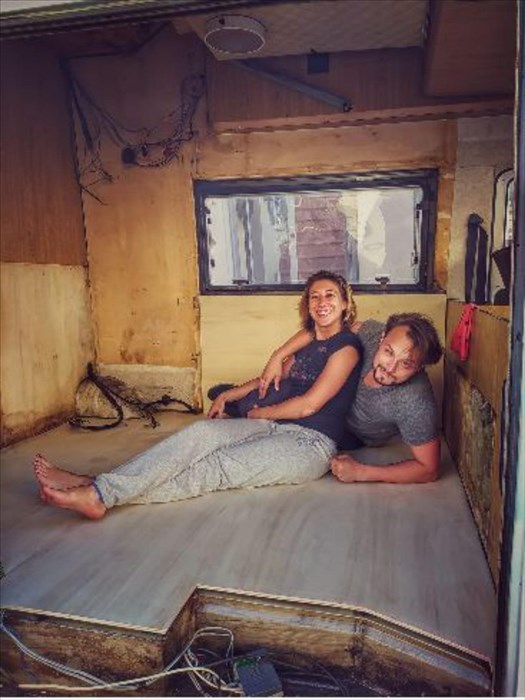 Irene e Alessandro in quella che sarà la loro casa per mesi