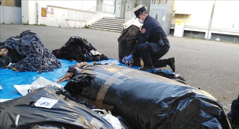 Sacchi di scarti tessili