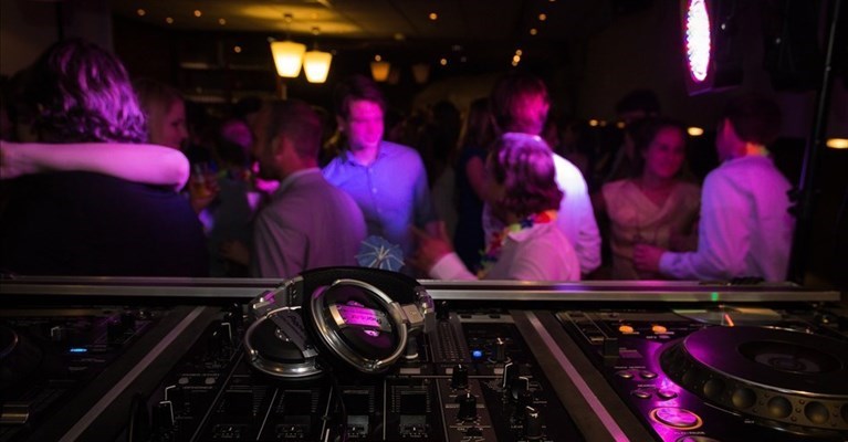 Nuova stretta nelle discotreche
