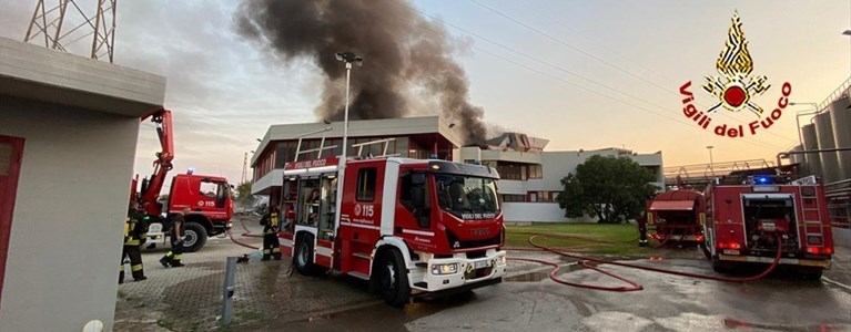 San Bartolo a Cintoia. A fuoco una fabbrica