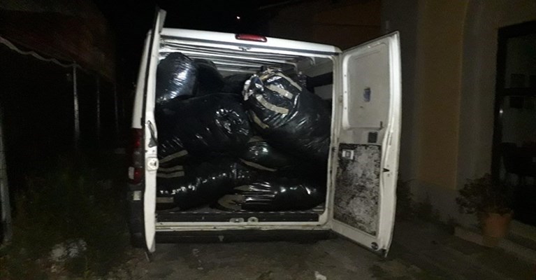 il furgone zeppo di rifiuti