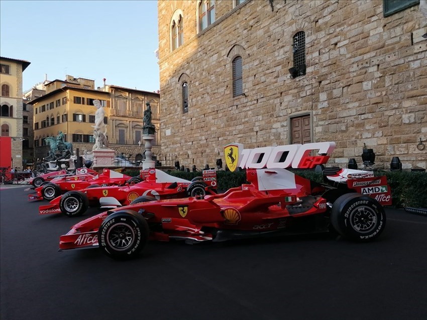 Ferrari 1000 gran premi in Piazza Signoria a Firenze