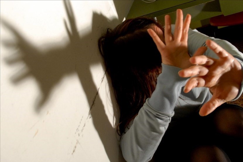 Coverciano. Già denunciato, costringe la ex a fare sesso e la picchia davanti le figlie: arrestato