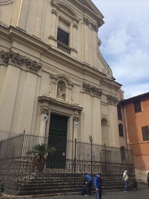 le cancellate che proteggono le chiese a Roma