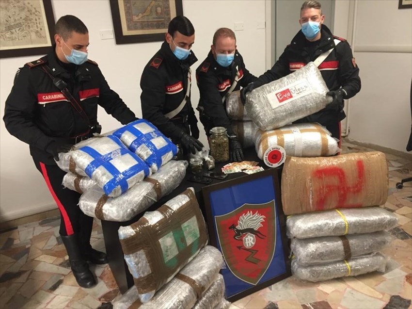 Firenze Sud: si fingono traslocatori per trasportare 80 chili di droga. Arrestati 28enne