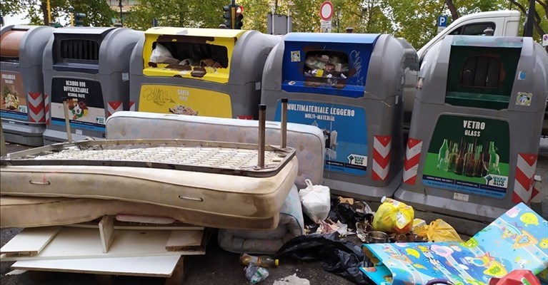 montagne di rifiuti