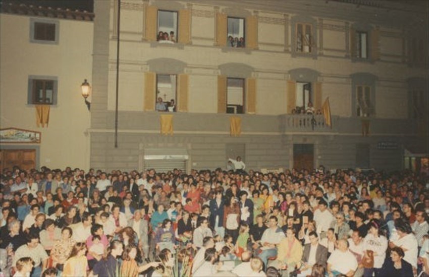 La piazza piena in occasione di "Dilettanti allo sbaraglio" organizzato dall'indimenticabile Leonardo Ubaldi