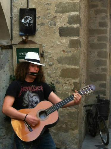 Armati di accordi. Al Borgo Acustico “Easy Ryders” e “The Beatles”