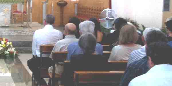 Ruba borsa in Chiesa. Rincorso ed arrestato...