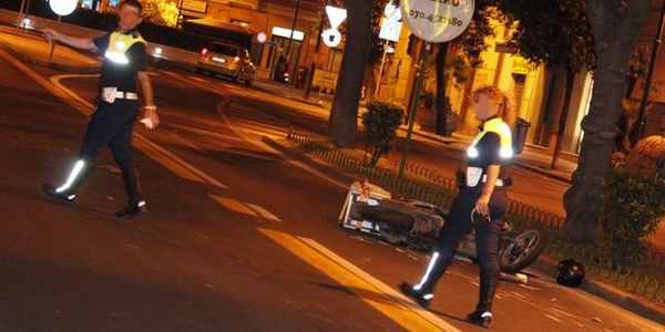 Firenze. Contromano col motorino rubato, beccato dopo l'incidente