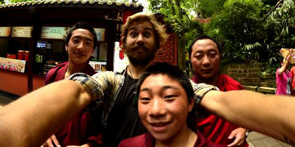 Salvini e il selfie con i cinesi, a Prato