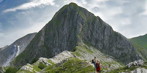 Caduto nel burrone, recuperato il corpo