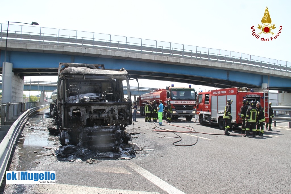 Muore camionista nello scontro in A1. Video e foto