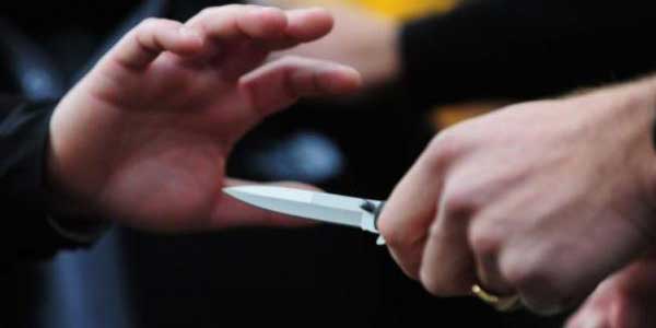 Lite tra due persone finisce a coltellate