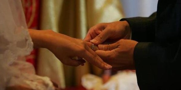 7mila euro per un matrimonio. Così diventavano 'comunitari'