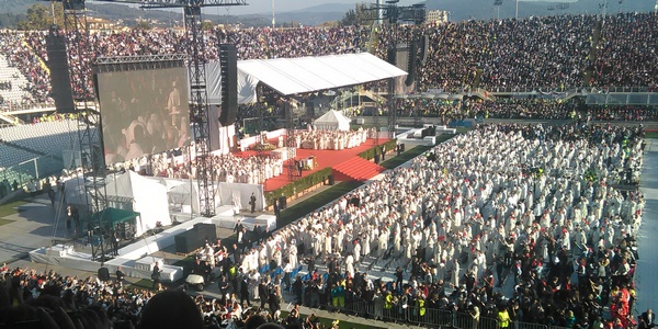 Il Papa, lo stadio e la scultura di San Piero. Cronaca e foto di OK!Mugello