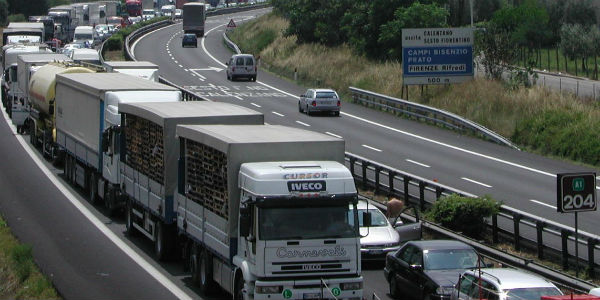 Scontro tra camion. A1 chiusa in direzione Sud (Valdarno)