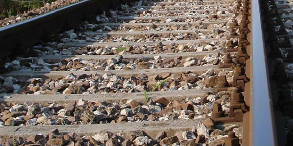 Tenta furto di rame, travolto dal treno