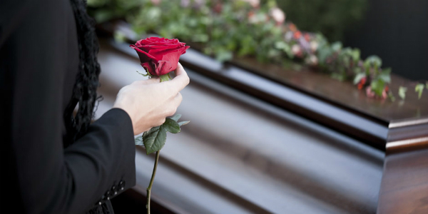 I servizi funebri e la riforma. Saccardi: “In Italia manca una legge da 20 anni”