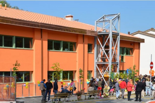 Insegnante blocca la benedizione della scuola. Si apre il dibattito