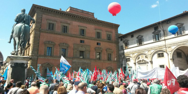 Lo sciopero dei lavoratori pubblici a Firenze. Foto