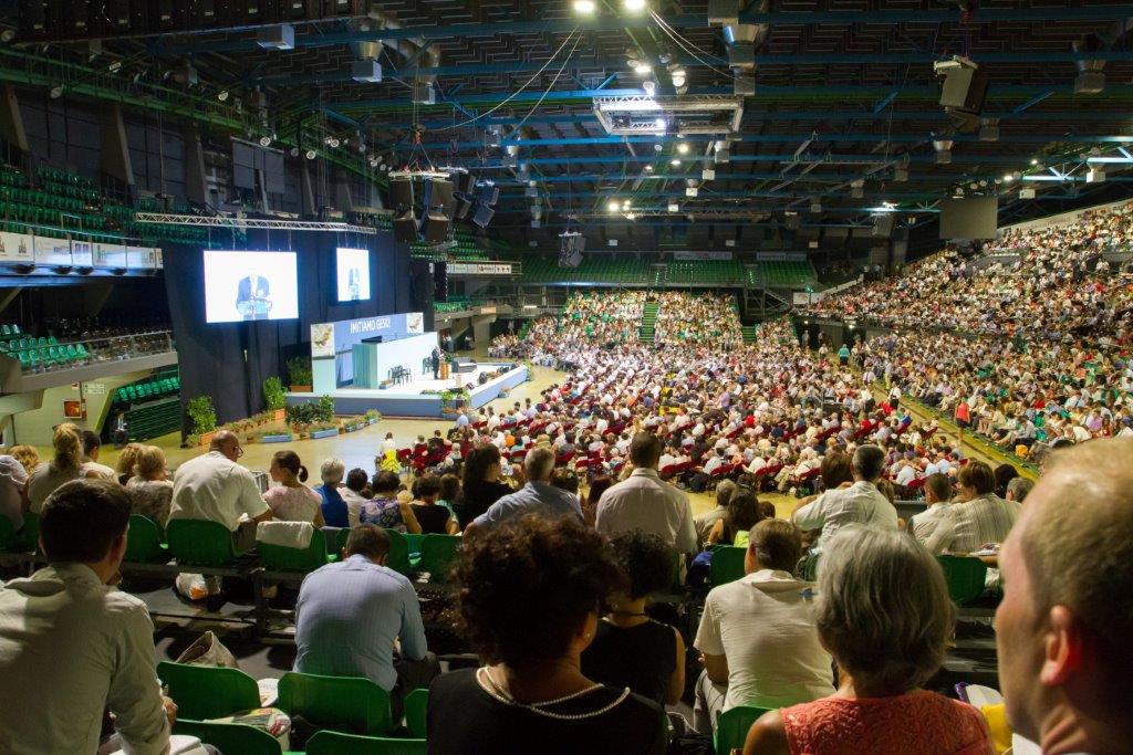 Al Mandela Forum il congresso dei Testimoni di Geova
