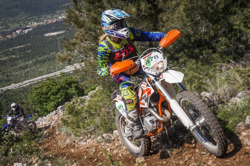 Gare di moto e fuoristrada sui sentieri? Il Cai non ci sta, la nota