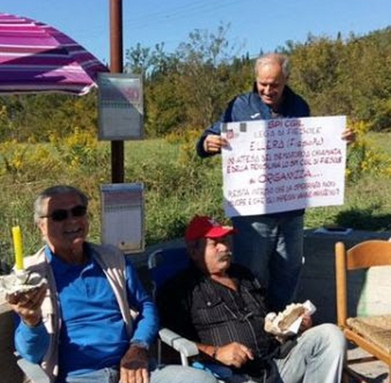 I tempi sono proprio cambiati... Anche i pensionati fanno il flash mob...