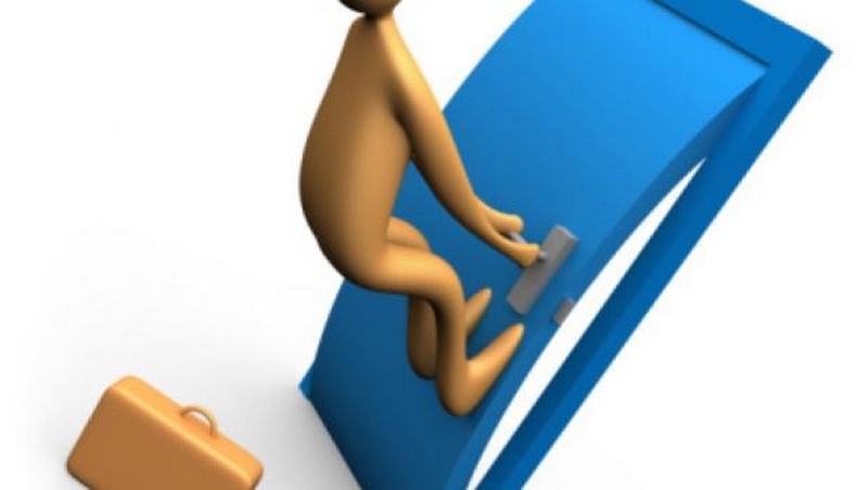 La moglie lo caccia. Per rientrare chiama Carabinieri e pompieri, denunciato per procurato allarme