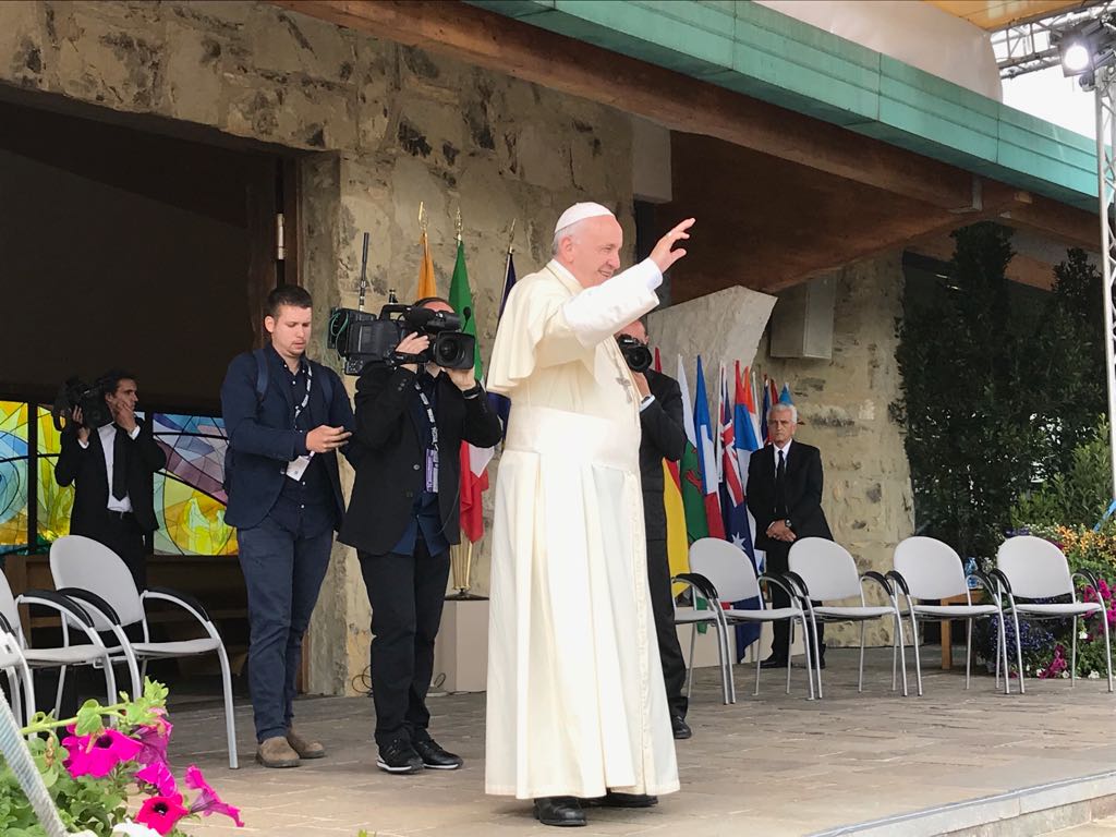 La nebbia, l'attesa e poi Papa Francesco. Anche tanti mugellani a Loppiano