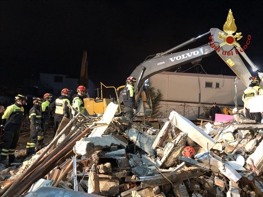 Le operazioni di salvataggio dei dispersi