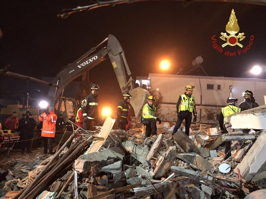 Le operazioni di salvataggio dei dispersi