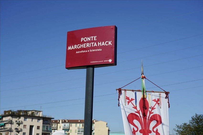 la targa dell'intestazione a Margherita Hack