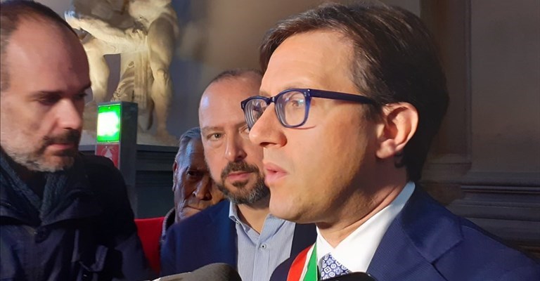 Il Sindaco Nardella prima dei festeggiamenti delle nozze d""oro dei fiorentini in Saline dei Cinquecento