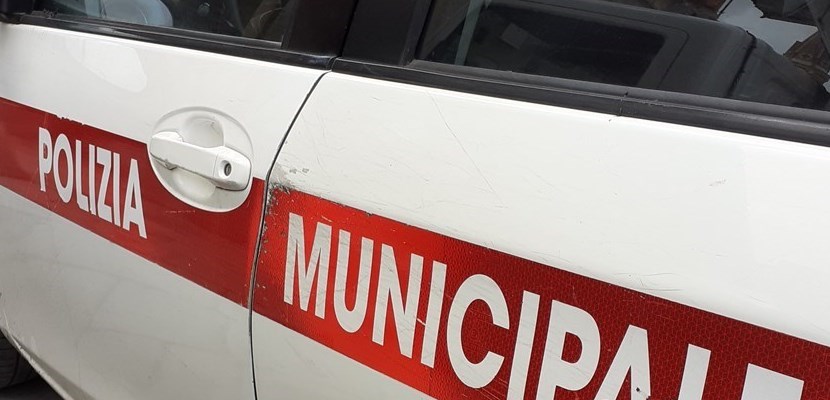 pattuglia della stradale sui lungarni