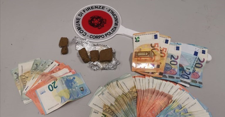 Polizia Municipale in azione antidroga a Porta al Prato