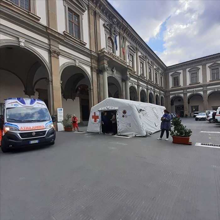 Il piazzale dell'ospedale