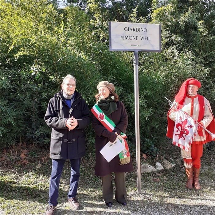 La cerimonia d'inaugurazione con la vicesindaca Cristina Giachi e il professor Giancarlo Gaeta
