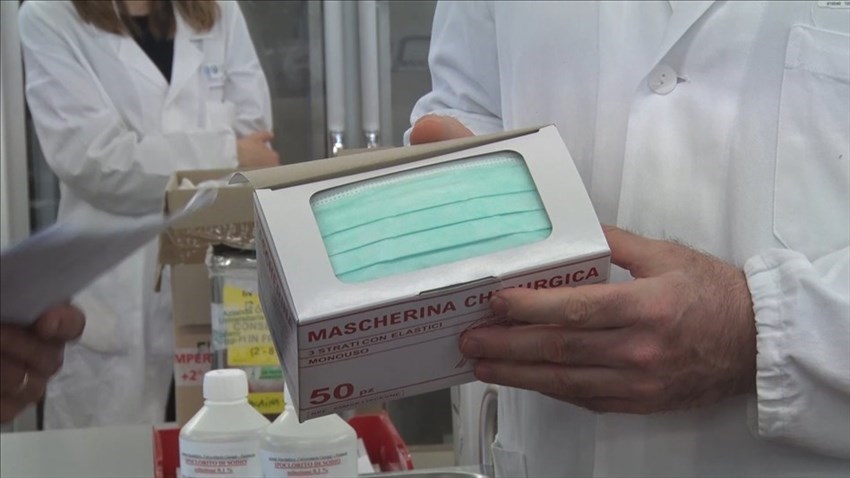 Rossi consegna le mascherine