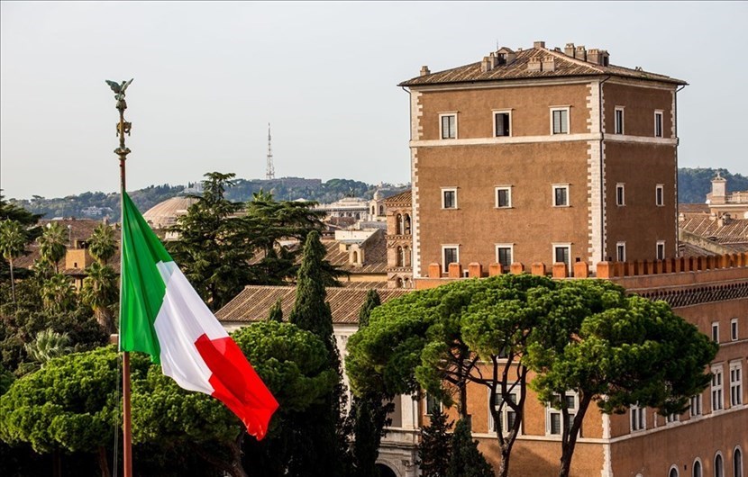 Bandiera mezz'asta Italia